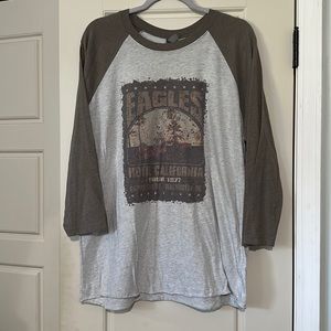 Eagles baseball style shirt size xL